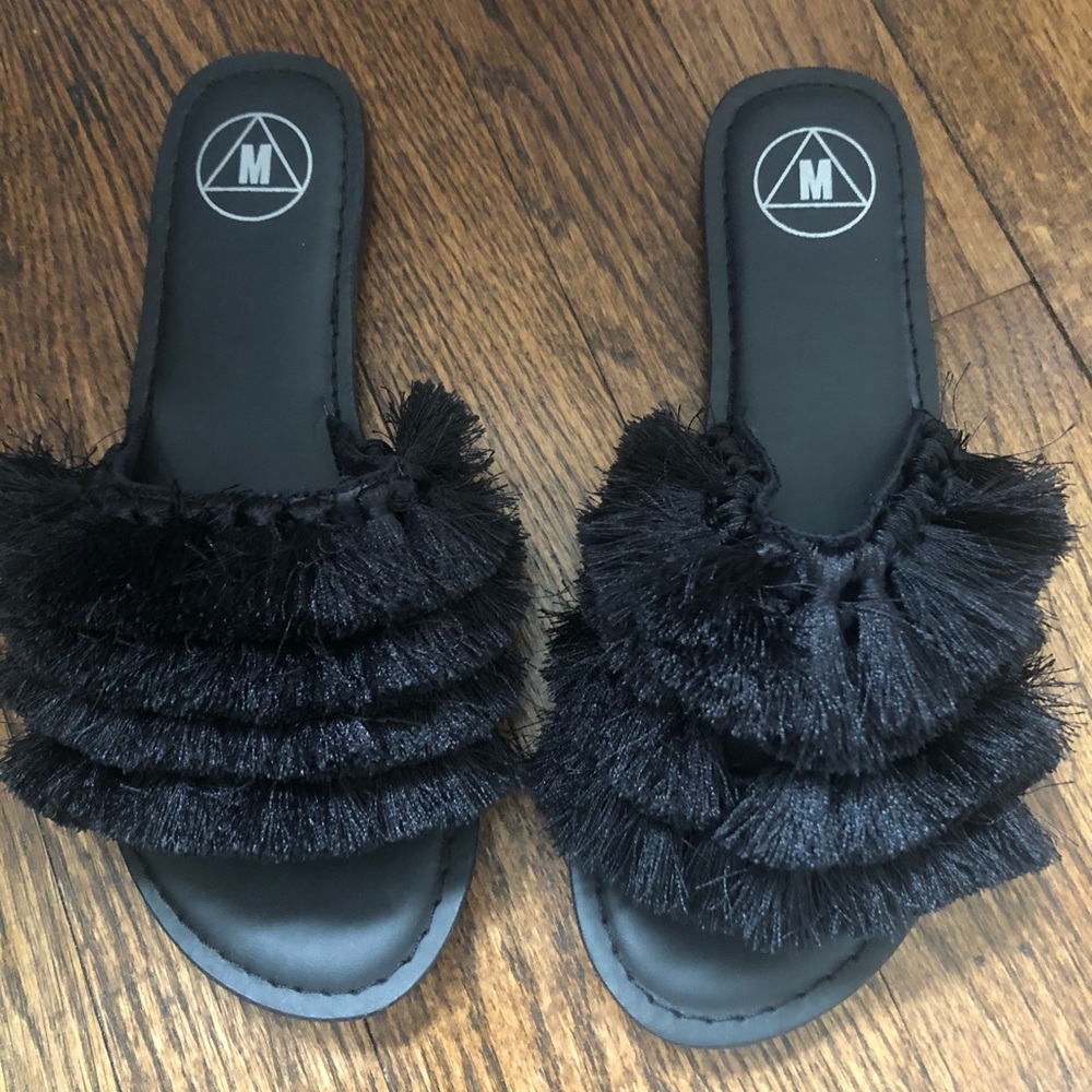 Black tassel from sandals